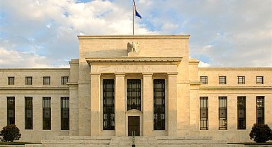 Trump Powell'a yeniden saldırdı: “O ahmak yakında gidecek”