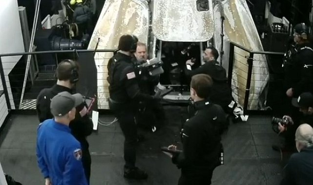 Uzay İstasyonu astronotları sağlık nedeniyle Dünya'ya erken döndü