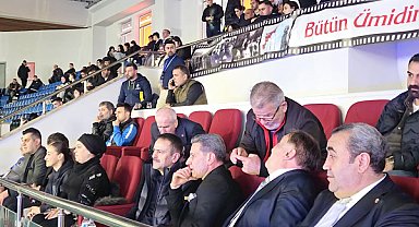 Vali Aktaş, Büyük Kadınlar ve Erkekler Türkiye Boks Şampiyonası'nı izledi