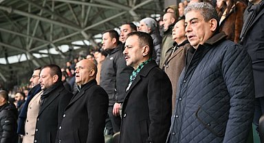 Vali Aktaş, Kocaelispor-Trabzonspor maçını tribünden izledi