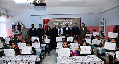 Vali Şıldak, Eyyübiye’de karne dağıttı