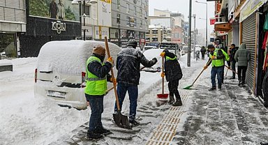 Van'da karla mücadele çalışmaları süürüyor