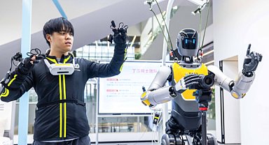 Xi’den geleceğin endüstrilerinde atılım çağrısı