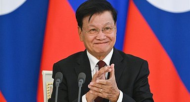 Xi yeniden LPRP Merkez Komitesi Genel Sekreteri seçilen Thongloun’u tektik etti