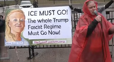 Yüzlerce göçmen polisi Minneapolis'e doğru yola çıktı