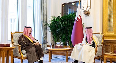 Al- Thani, Suudi Arabistan’ın Katar Büyükelçisi Al-Saud ile görüştü