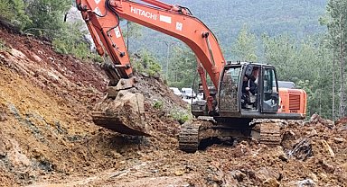 Alanya’da kapanan yollar için ekipler sahada