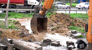 Aliağa’da taşkın yaşanan bölgelerde çalışmalar sürüyor 