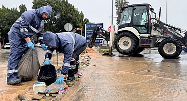 Antalya’da yağış ve rüzgara karşı saha çalışması yürütüldü