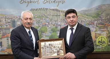 Azerbaycan Kars Başkonsolosu Aliyev'den Bayburt Belediyesi'ne ziyaret