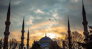 Bakan Ersoy: Tarihi camilerimizi, ramazan ayı ile birer birer yeniden ibadete açıyoruz