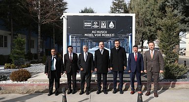 Başkan Altay, KOSKİ Mobil Veri Merkezi’ni inceledi