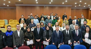 Başkan Beşikcioğlu, KVKK eğitimlerini tamamlayan personele sertifikalarını verdi