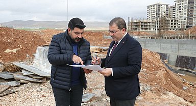 Başkan Canpolat, yarı olimpik yüzme havuzu inşaatında incelemelerde bulundu