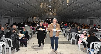 Başkan Çenet, iftar çadırında vatandaşlarla oruç açtı