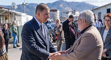 Başkan Tugay: Depremzedelere yönelik çabamız bundan sonra da sürecek