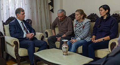 Başkan Tugay, şehit Bolat'ın ailesini ziyaret etti