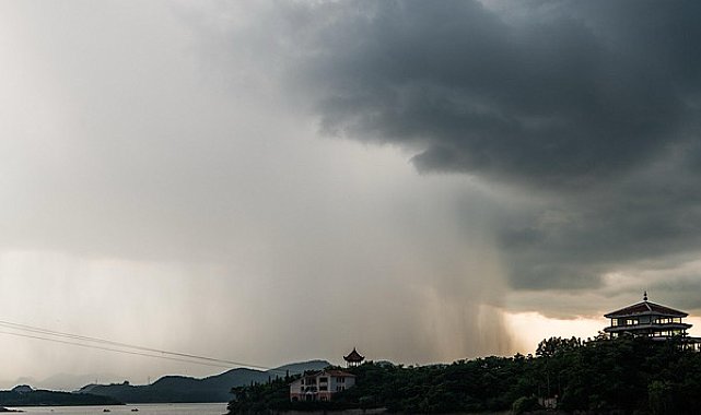 Batı bölgeleri için kuvvetli rüzgar ve fırtına uyarısı
