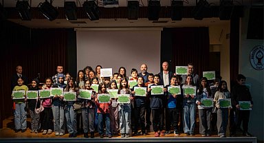 Bornova’da 179 genç sertifikalarını aldı