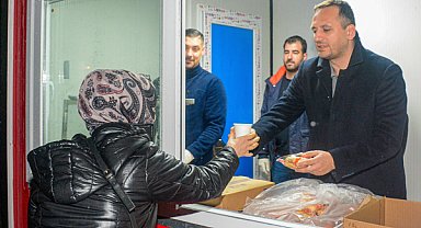 Bornova'da sıcak çorba ikramı devam ediyor