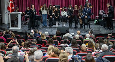Bornovalı çocuklar, Barış Manço ve Cem Karaca şarkıları seslendirdi