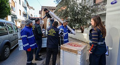 Buca'dan su baskınından etkilenen vatandaşlara eşya desteği