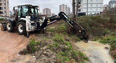 Büyükşehir, su baskını ve taşkını riskine karşı sahada çalışıyor