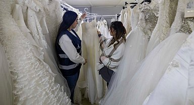 Büyükşehirden ihtiyaç sahibi çiftlere ücretsiz gelinlik, damatlık desteği