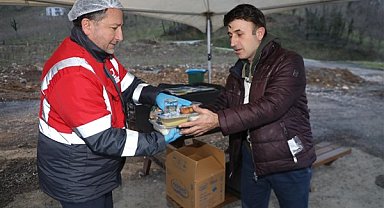 Büyükşehirden yolda olanlara iftariyelik ikramı