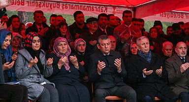 CHP Genel Başkanı Özel’den Kapıçam Deprem Şehitliği’ne ziyaret