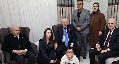 Cumhurbaşkanı Erdoğan’dan depremzede aileye ziyaret