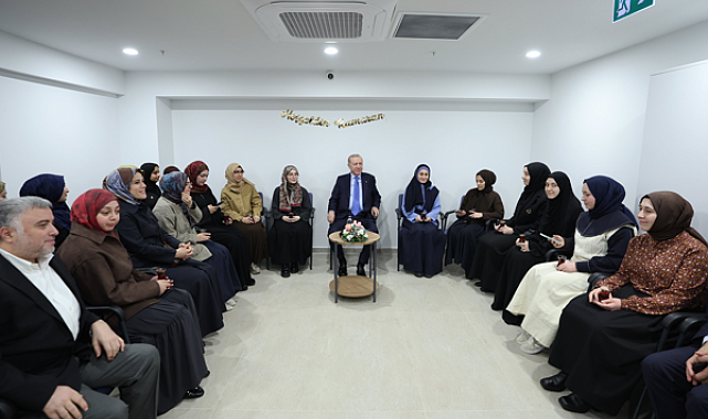 Cumhurbaşkanı Erdoğan’dan İstanbul’da kız öğrenci yurduna ziyaret