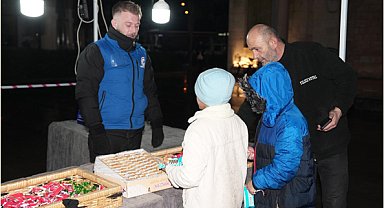 Düzce Belediyesi'nden kandil şekeri ikramı