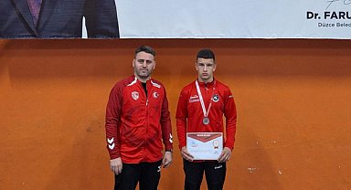 Düzceli güreşçiden gümüş madalya 