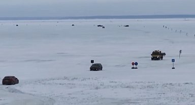Estonya'nın iki adası arasında buz yolu araç trafiğine açıldı