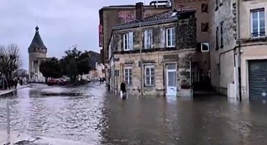 Fransa'nın batısında 35 günlük yağmurun ardından seller daha da derinleşiyor