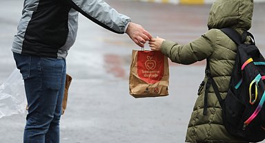 İBB, öğrencilere yönelik desteklerini sürdürüyor