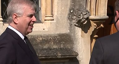 İngiliz Hükümeti, Andrew'u kraliyet taht sıralamasından çıkarmayı düşünüyor