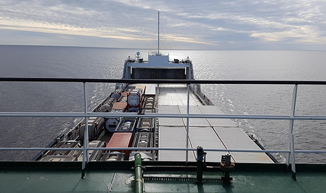 İstanbul Boğazı'nda arızalanan gemi Büyükdere Demir Sahası’na demirletildi