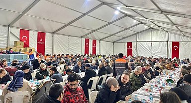 İstanbul’da vatandaşlar iftar sofrasında buluştu 