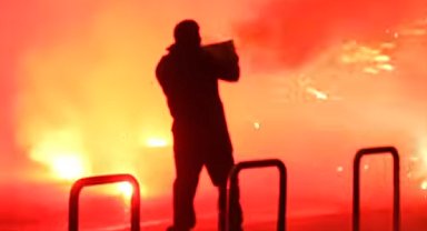 İtalya'da Kış Olimpiyatları mekanı yakınlarında protestocular polise havai fişek attı