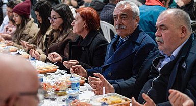 İzmir Büyükşehir Belediyesi'nin iftar programları sürüyor