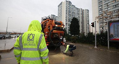 İzmir’de kuvvetli sağanak etkili oldu
