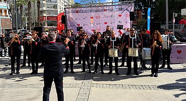 İzmir’de Sevgililer Günü “Aşkın Melodileri” etkinliği ile kutlandı