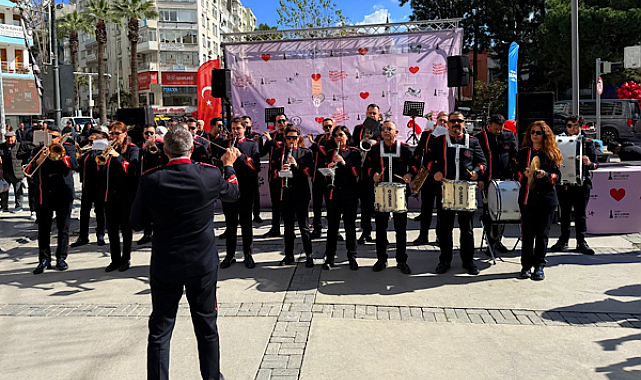 İzmir’de Sevgililer Günü “Aşkın Melodileri” etkinliği ile kutlandı