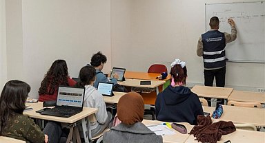 İzmir’de yapay zeka destekli matematik eğitimi genişletildi