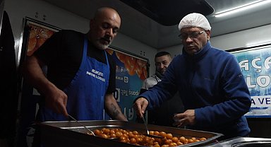 Kartal’da Berat Kandili lokma ikramı