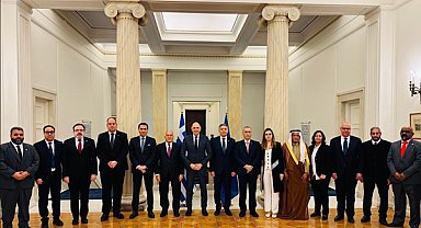 Katar Büyükelçisi, Yunan Dışişleri Bakanı ve Arap Büyükelçilerle görüştü