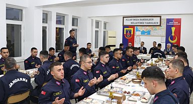 Kocaeli Valisi Aktaş, jandarma erlerle bir araya geldi