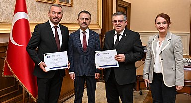 Kocaeli Valisi Aktaş, muhtarlara teşekkür belgesi verdi